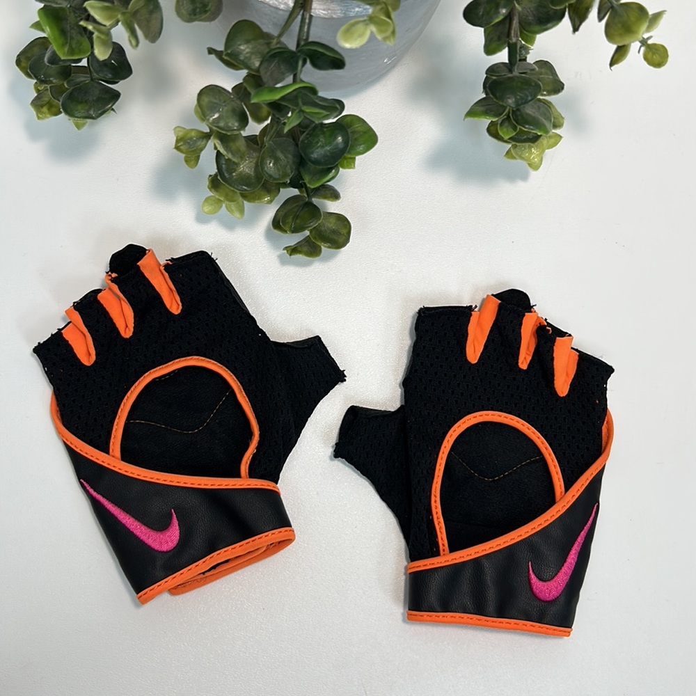 Nike Women’s PINK & ORANGE Workout Gloves 🧡🩷